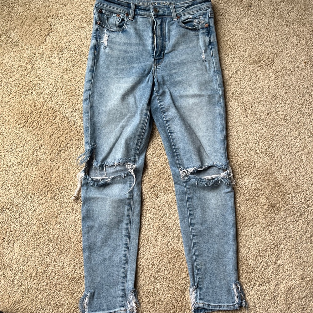 AE distressed jeans Size 6 Short
